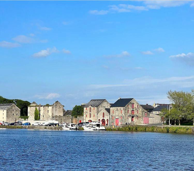 Riverfront Apartments At The Blue Goat Ramelton Exterior foto